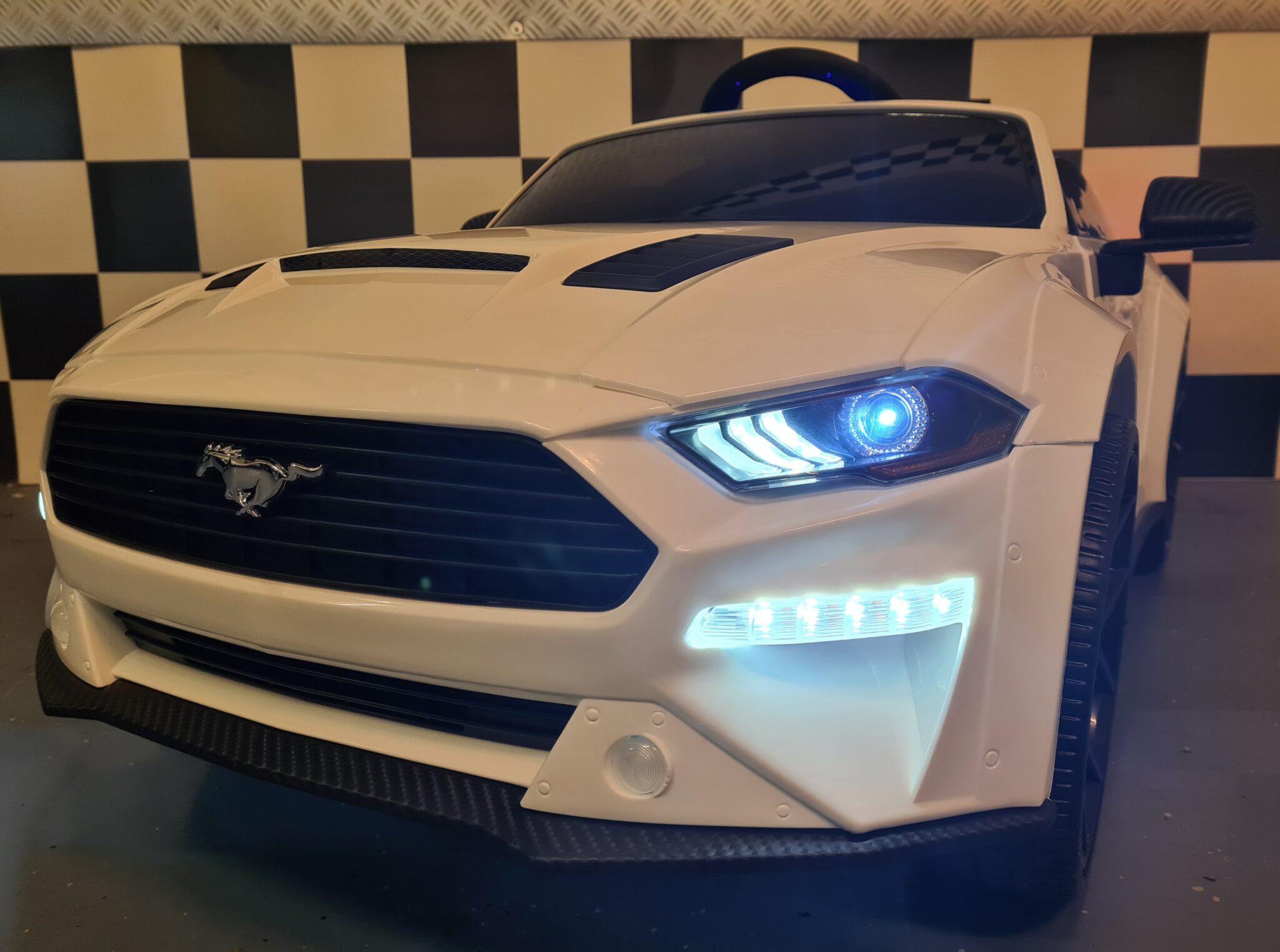 Battery child car Ford Mustang with remote control 12V whiteV