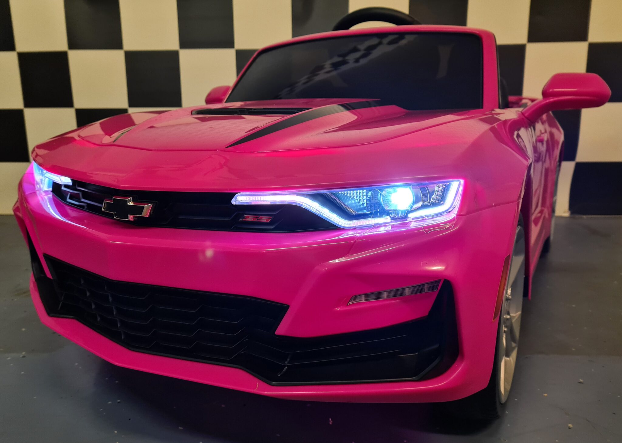 Chevrolet Camaro 12 volt children’s car with remote control pink