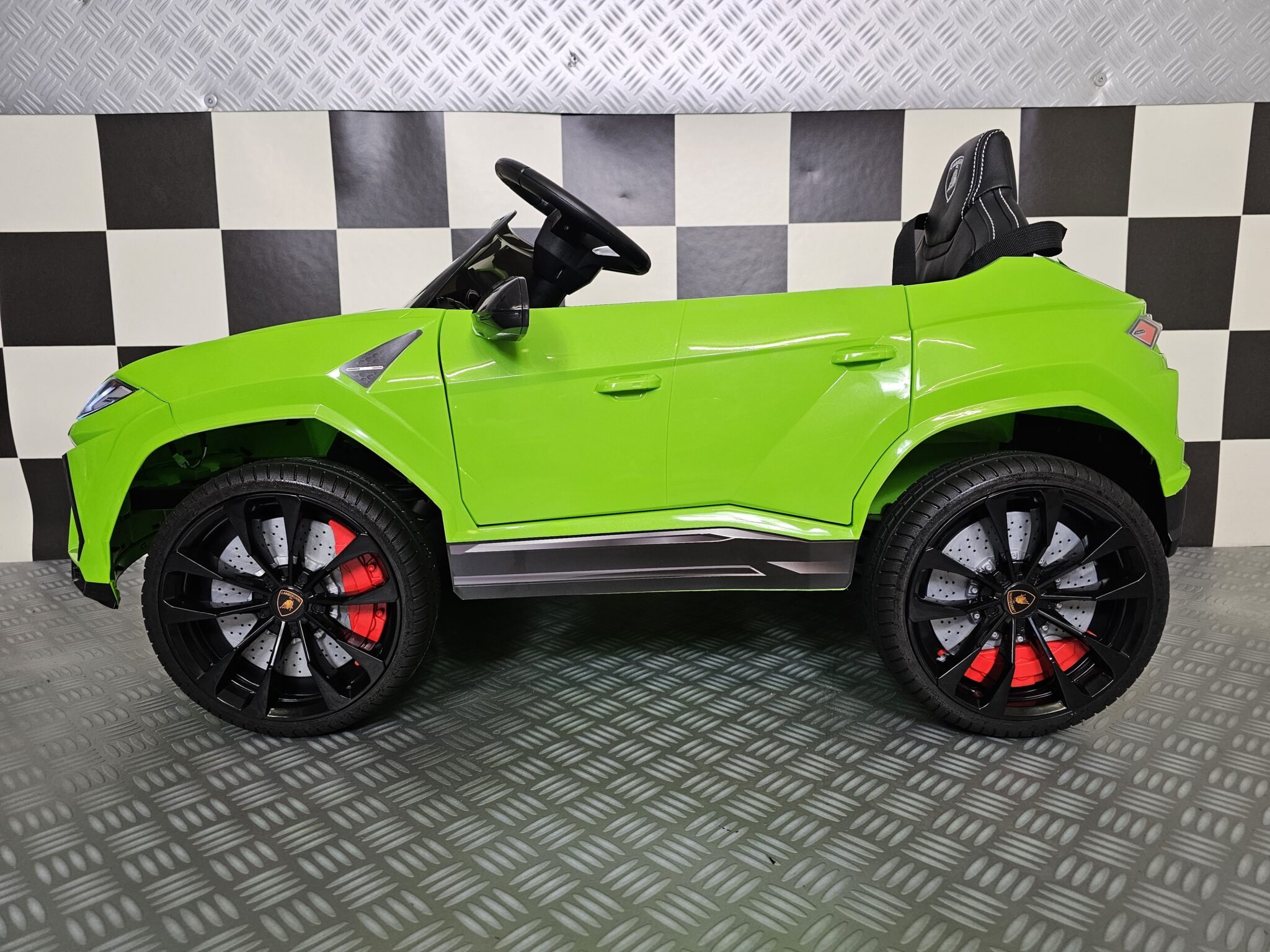 Children's car Lamborghini Urus 12 volt green