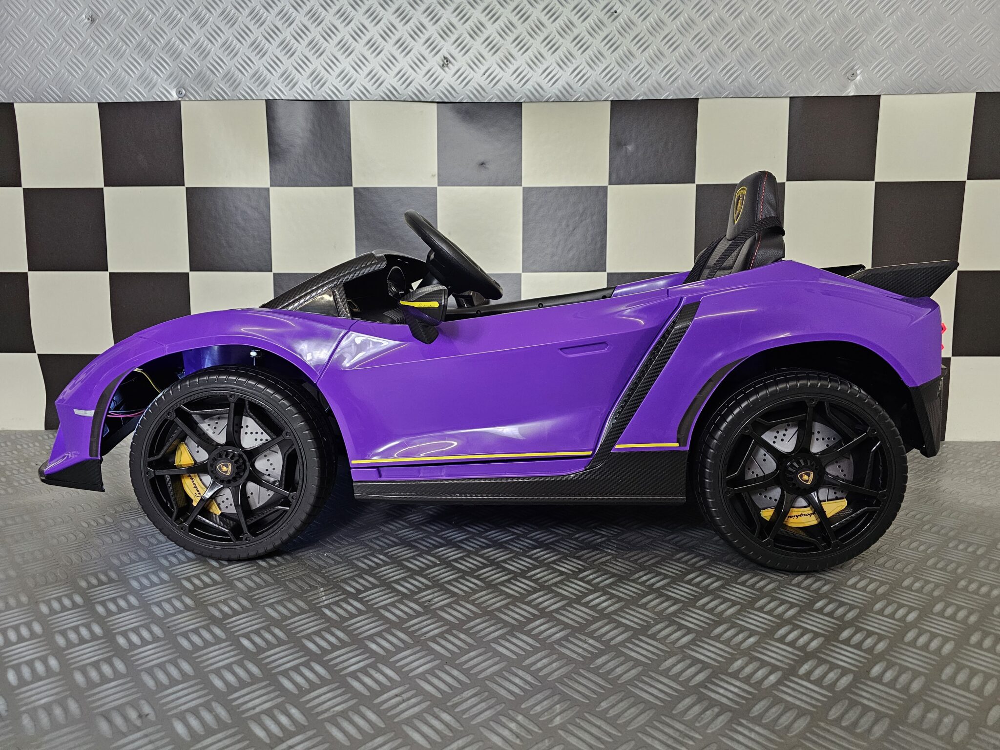 Children's car Lamborghini Auténtica purple 12 volts